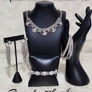 Silver Crystal Statement Necklace with Intricate Design